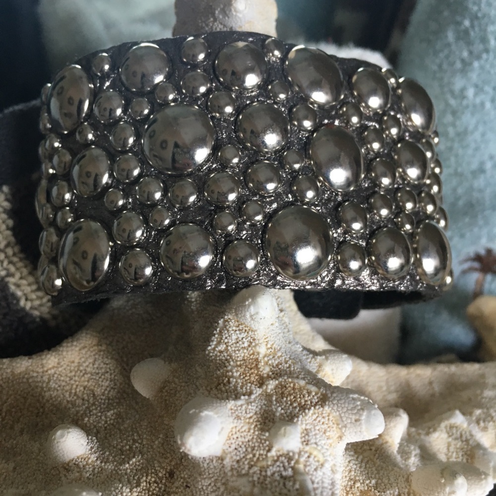 Silver beaded leather snap bracelet